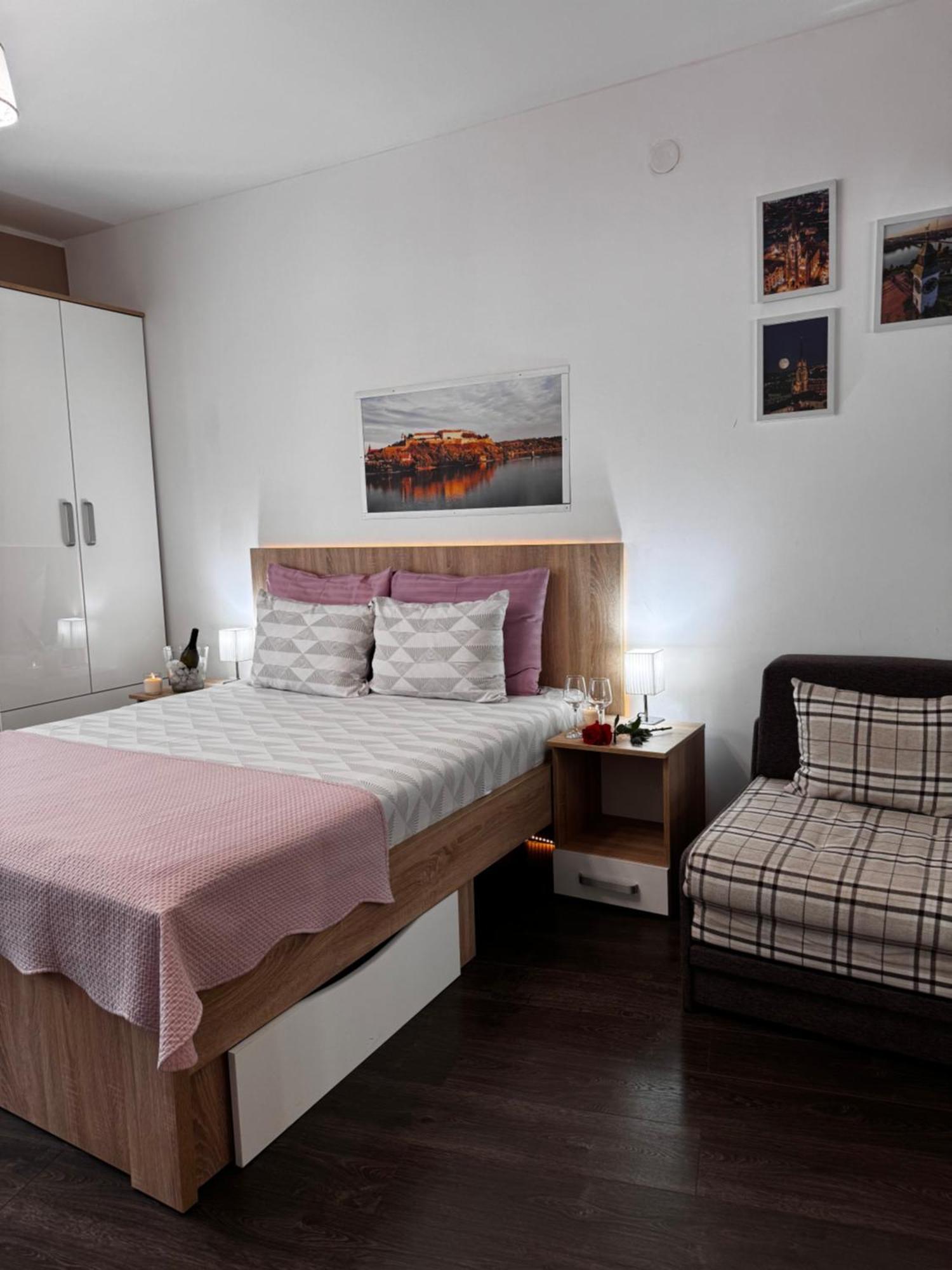 Post Apartmani A-1 โนวีซาด ภายนอก รูปภาพ